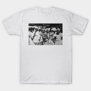 Gay procession of Baianas do Bonfim T-Shirt